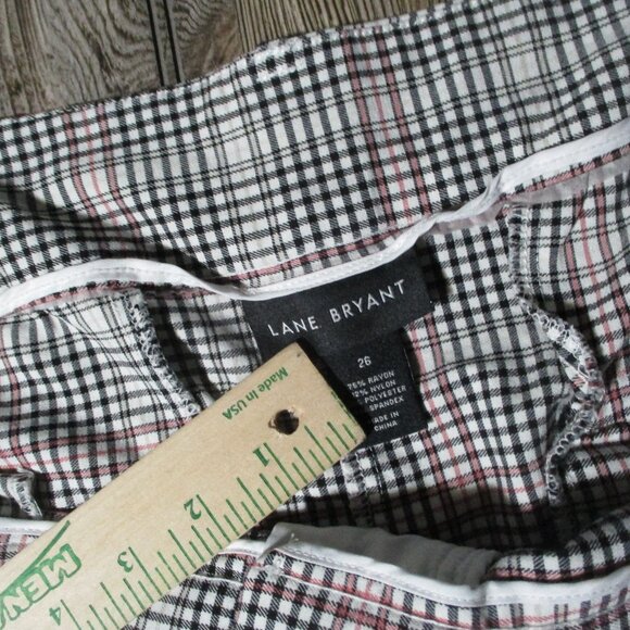 Lane Bryant Capri Pants Plaid Black White Pink WOMENS PLUS SIZE 26 Msre 43x21 - Picture 3 of 9